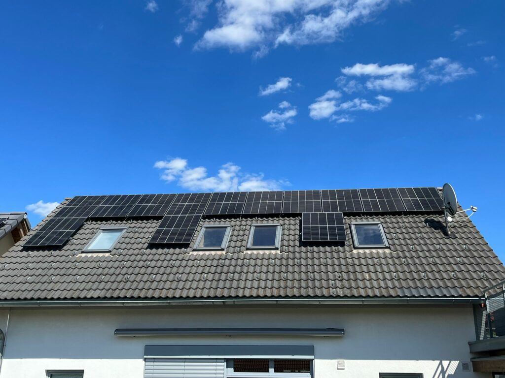 KNV Split_Luftwärmepumpe 7,6 kW mit Außenverdampfer, Spezial Greenwater Wasserspeicher, PV-Anlage, Unterweitersdorf, SOLARier, erneuerbare Energie, Sonnenstrom,