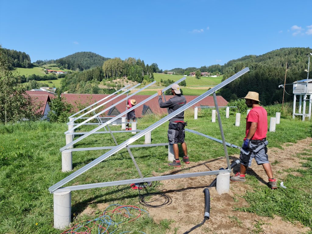 Photovoltaik, Bodenmontage, Sonnenstrom, Trina PV-Modul, SOLARier, die Heizungsstromundwassertechnicker, Montage, Neoom Stromspeicher,