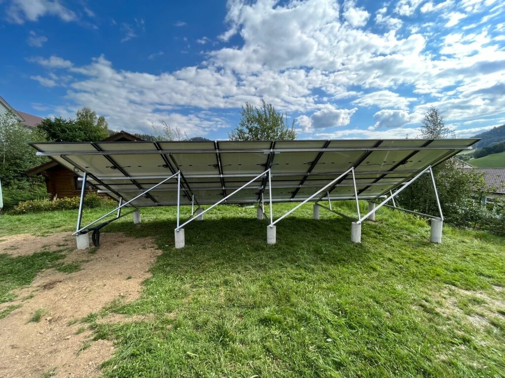 Photovoltaik, Bodenmontage, Sonnenstrom, Trina PV-Modul, SOLARier, die Heizungsstromundwassertechnicker, Montage, Neoom Stromspeicher,
