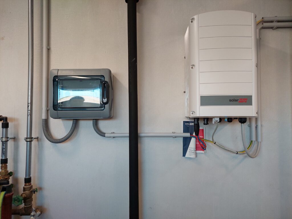 Solar Edge Wechselrichter, PV-Anlage, Flachdach, Erweiterung, SOLARier, die Heizungsstromundwassertechniker