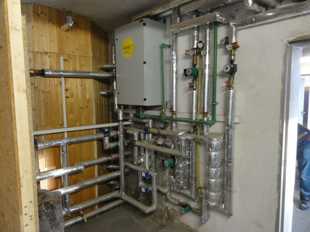 Heizungsdydraulik, SOLARier, Holzvergaserkessel, Frischwassertaucher, Solaranlage, Pufferspeicher, Ried im Traunkreis, erneuerbare Energie, Installateur,