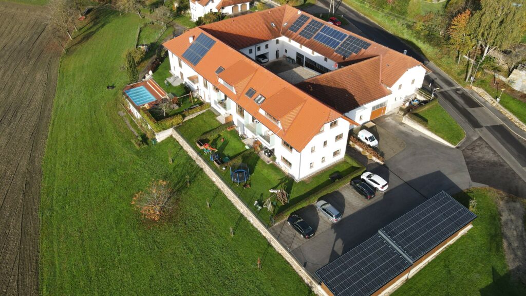 Solaranlage, Photovoltaik, Altenberg, Pufferspeicher, Neoom Speicher, erneuerbare Energie SOLARier