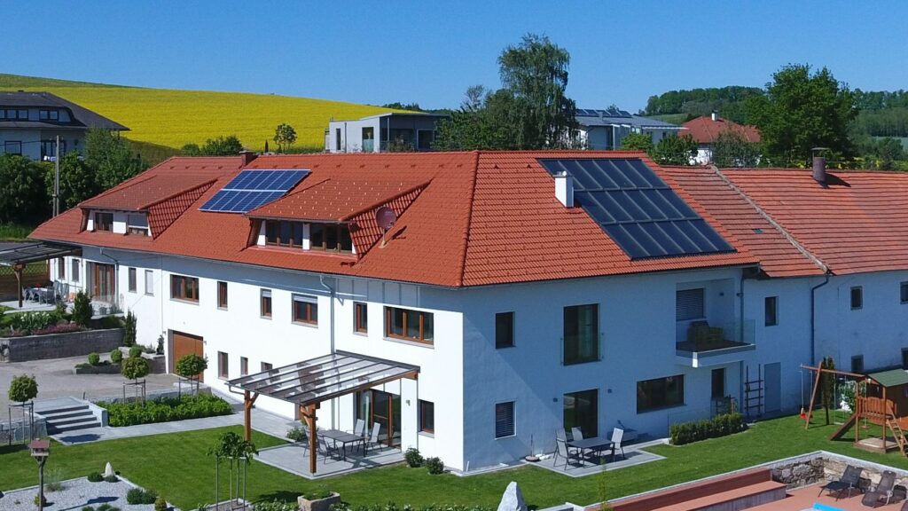 Solaranlage, Photovoltaik, Altenberg, Pufferspeicher, Neoom Speicher, erneuerbare Energie SOLARier