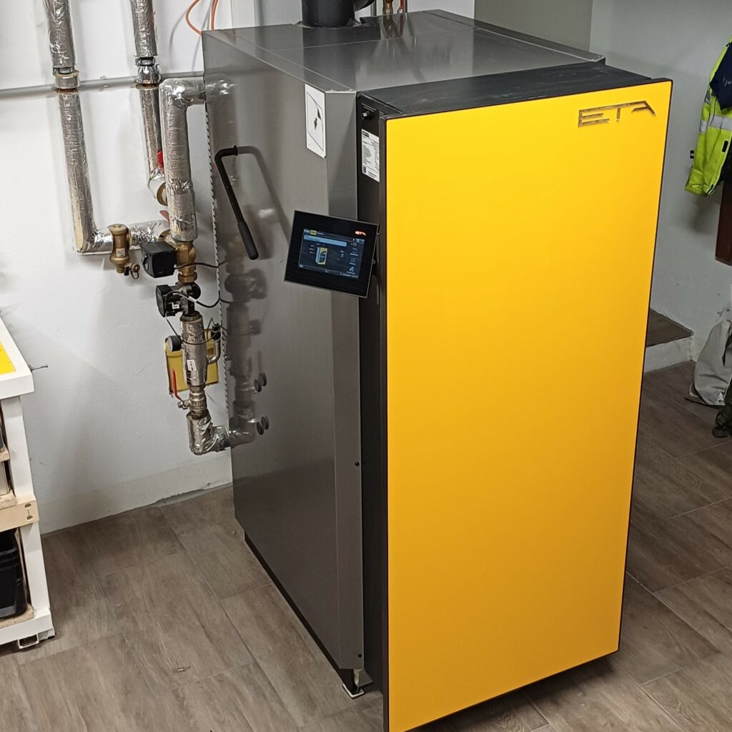 Holzvergaserkessel, SOLARier, Solarthermie, Plesching, Pufferspeicher, Installation, Fußbodenheizung,